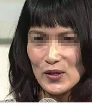 大妈与阿婆傻傻分不清,50岁外婆堪比18岁少女