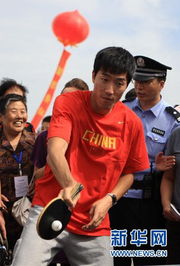 刘翔慰问新疆改行打乒乓身手了得表情搞怪2