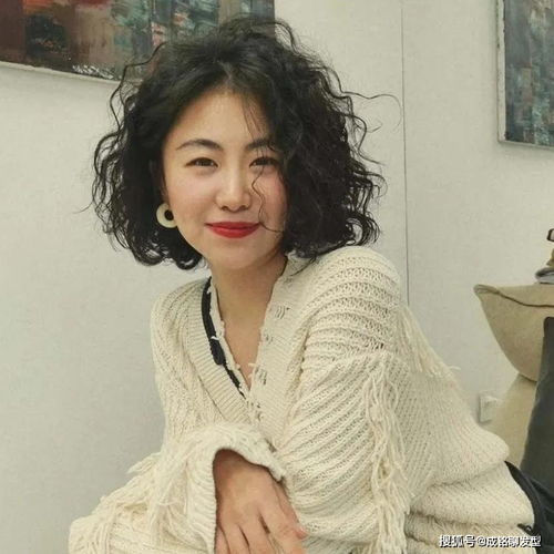 50岁女人,过年烫发就选这4种发型,洋气减龄显气质,好看好打理