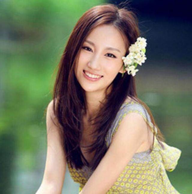婆婆抢我女儿漫画书,大嫂过去踹她一脚,得知原因我扇大嫂耳光