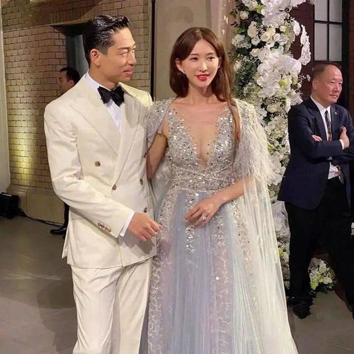 林志玲晒一家三口牵手照,不顾嫁日本人后三年人气急跌,她也成了家庭主妇