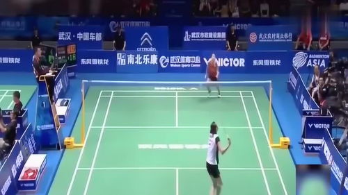 羽球场上的搞笑瞬间,林丹扔拍救球属经典