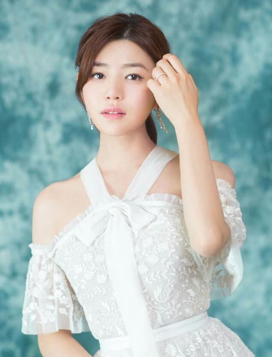 36岁陈妍希晒健身照,马甲线清晰可见,网友人间初恋又回来了
