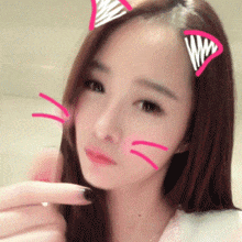 表情美女对着屏幕么么哒动态表情