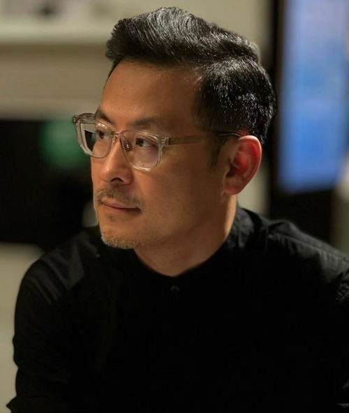 男人到了四五十岁,发型尽量少留寸头长发,换成这些更帅气减龄