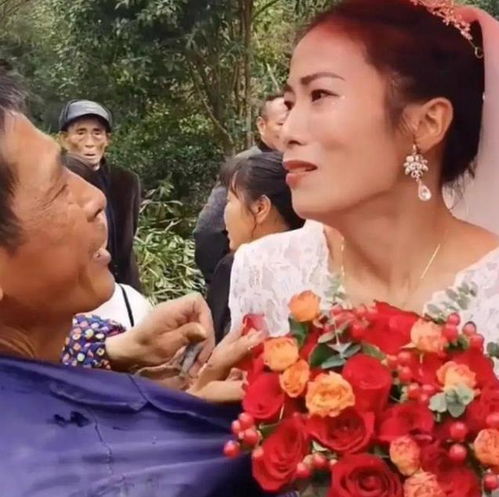 40岁大龄剩女出嫁,含泪告别父亲,网友不管多大都是父亲小棉袄