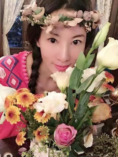 50岁辣妈身材完爆少女,和儿子像情侣,今比基尼照再次惊艳世界