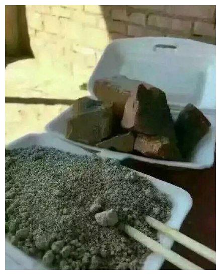 搞笑图片女朋友身材比较娇小,模样和性格也是个萝莉级别