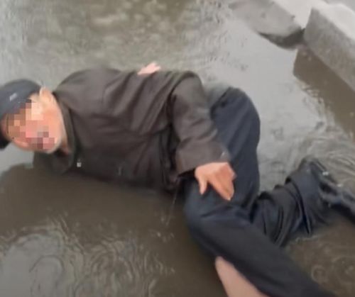 我不敢扶你啊叔男子扶人前录视频自保,家属到后却连谢谢都没有