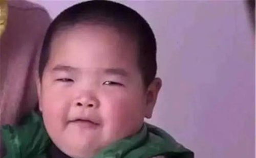 谢飞机长大了,1米7身高搭档谢广坤,网友多年爷孙变父子