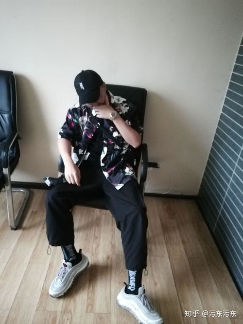 扎辫子的男生如何选择服装搭配