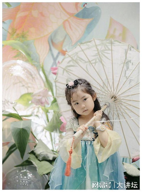严屹宽为女儿举办古风生日会,一家三口幸福温馨,女儿大方秀才艺