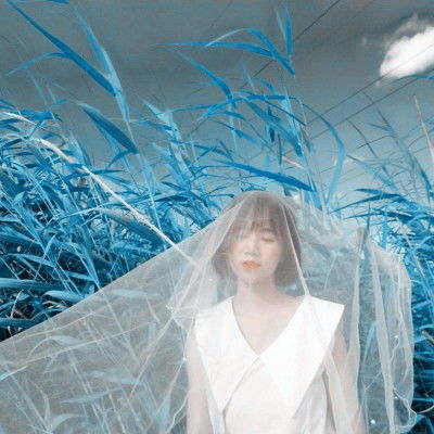 绿色森系女生唯美头像图片,穿着婚纱的女生