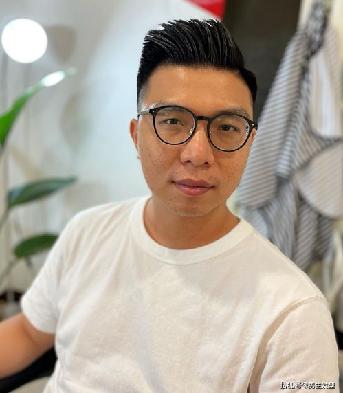 40岁男人别剪显老的发型,这三款造型不挑脸型,成熟又帅气