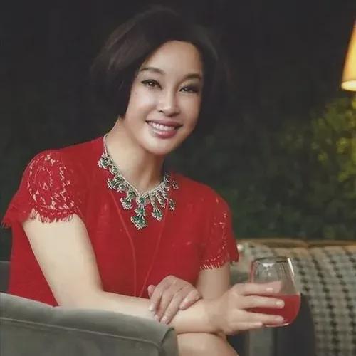 当过影后坐过牢,曾出轨姜文,却无人能抓住这个少女专业户