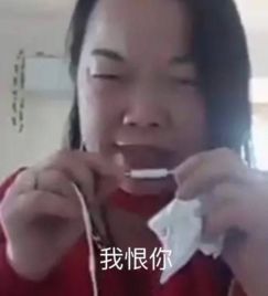 鹿晗关晓彤公布恋情每日轻松一刻10月8日