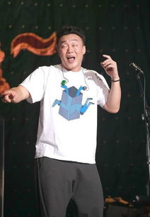 陈奕迅老婆另类打扮助阵老公演唱会,陈奕迅崩溃直翻白眼