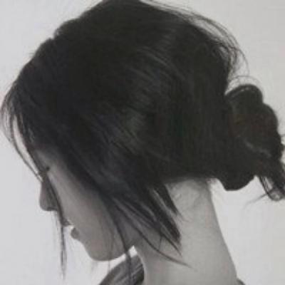 女生黑白霸气的头像qq简约只想被宠成三岁小朋友