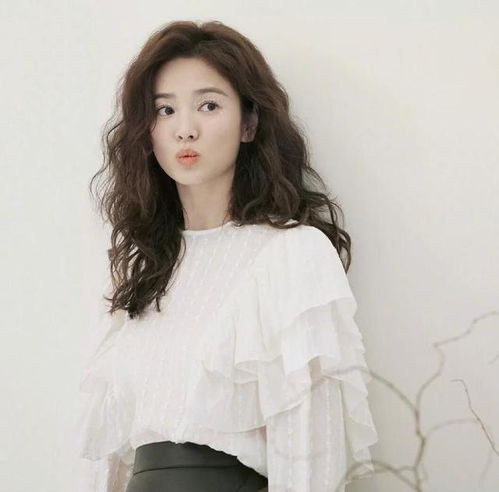 40岁女人别穿太廉价了,宋慧乔3款裙装穿搭,太美了吧