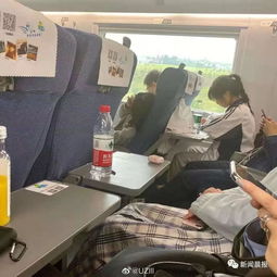 飞机上所有孩子都在做这件事上班族顿时有了力量
