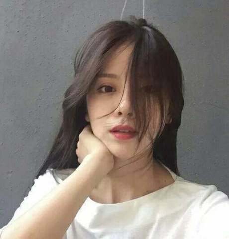 网易云催泪热评我怕我回忆的时候猛然看见你的照片,会心痛半分