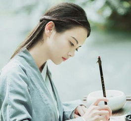 穿着汉服的女孩
