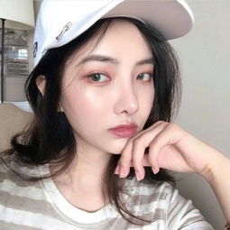 超级可爱的女生头像热天吃冰激凌的女生头像