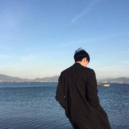 看起来有点孤独的男人,一定要警惕