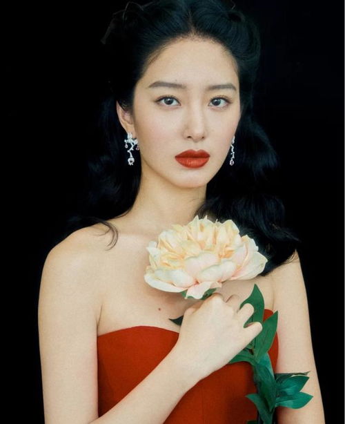 杨采钰早秋太会穿了,基础款也能惊艳美,她的时尚真值得好好学