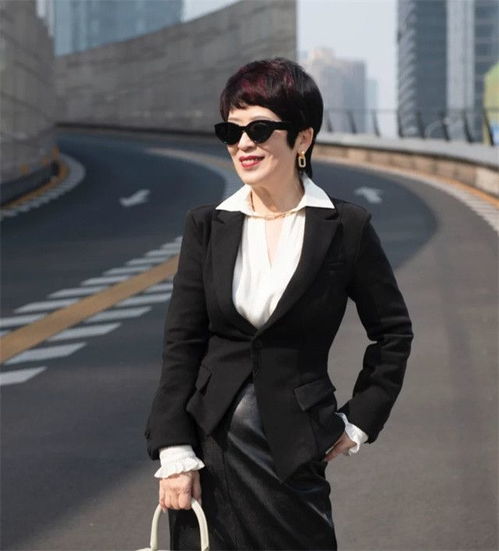 五六十岁女人烫头发,记住3烫3不烫,洋气减龄又显脸小,好看