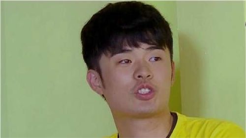 综艺杨颖在蹦床上表演机器人,动作表情太搞笑,陈赫直接看呆了