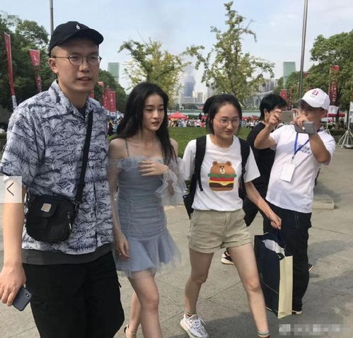 盘点那些在路人镜头下的明星杨洋吐舌头可爱,王俊凯像二次元