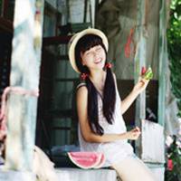 戴眼镜长发卡通女孩图片微信头像图片大全
