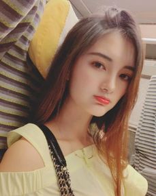 女主播在鬼节直播恐怖游戏,表情太亮了