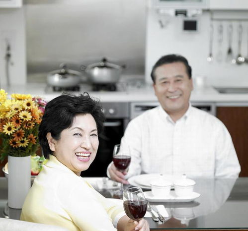 57岁大妈哭诉跟2个男人搭伙后,我才发现他们的真实目的
