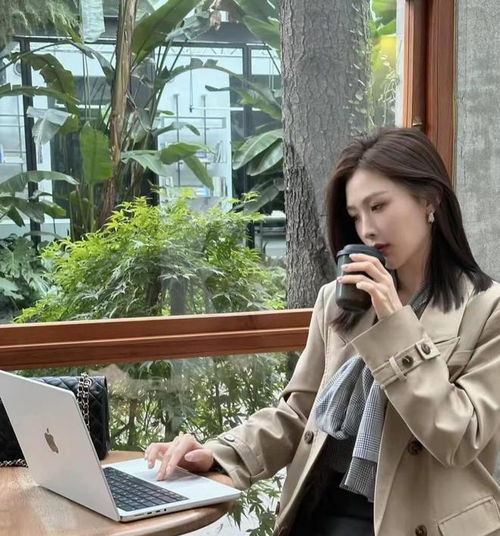 春天穿这5件薄外套,优雅气质又高级,适合4050岁女人