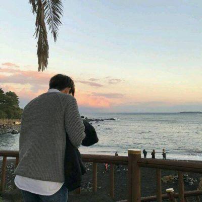 我买车向姐姐要钱,可她只给二百,负气离开时听到姐夫的话却哭了