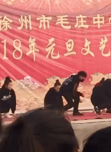 搞笑gif这表情太可爱了