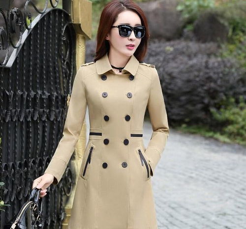 30岁的女人选衣服,一件中长款风衣遮肉显身材,提升女人味