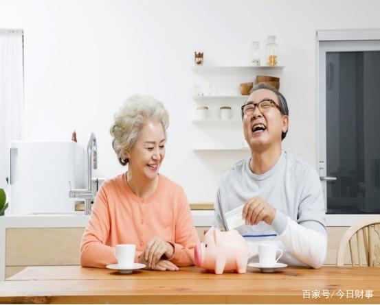 首批丁克夫妻现已退休,生活咋样有钱有闲没儿孙还幸福吗
