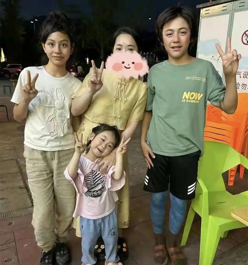 刘烨法国老婆现身大理,与老狼叶蓓同台演出,被指像中国老太太