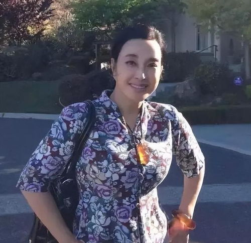 闹大了73岁刘晓庆公开怼网友,称不愿优雅老去,现场表演高抬腿