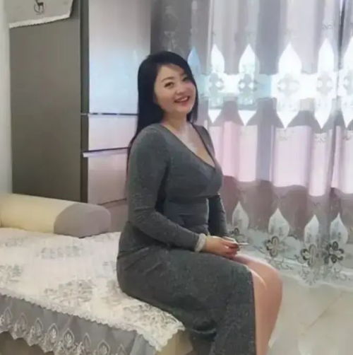 微胖型的三十多岁女孩子,在这个季节,逛街穿什么衣服显瘦