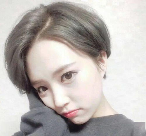 谁说卷发和直发显老脸大的女生这样选发型美10倍