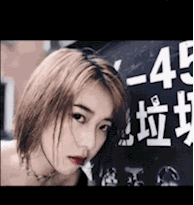 搞笑gif狗狗躺的姿势我就大概知道是什么品种,哈士奇
