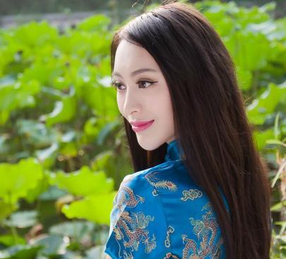 50岁像20岁的三大生肖女,桃花旺盛,受人追捧,老公疼爱有加