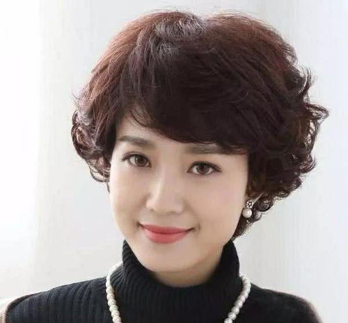女人过了40岁,千万别留这3种发型,又土又显老,希望你没有