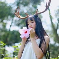找一张图,森系,女的,头上长鹿角,不是动漫的