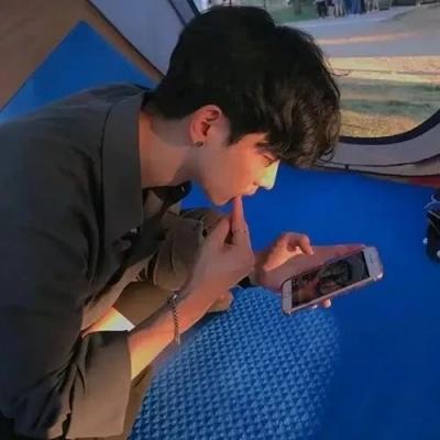 吸引女生的男生微信头像很酷有个性可爱点