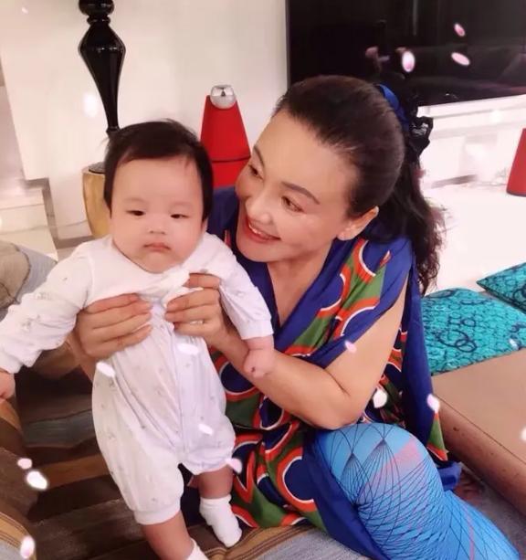 汪小菲妈妈疑内涵大s太自私有个别母亲,完全不考虑孩子的感受